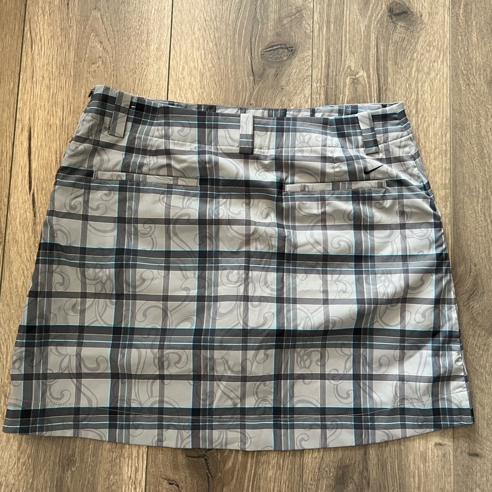 Nike Women’s Dri Fit Golf Preppy Academia Skort Size 10 - Picture 2 of 8